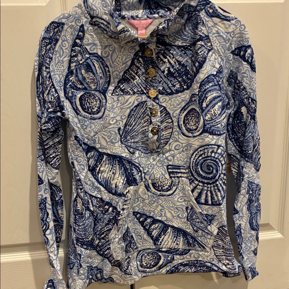 Lilly Pulitzer Blue and White Shell-Print Pull Over